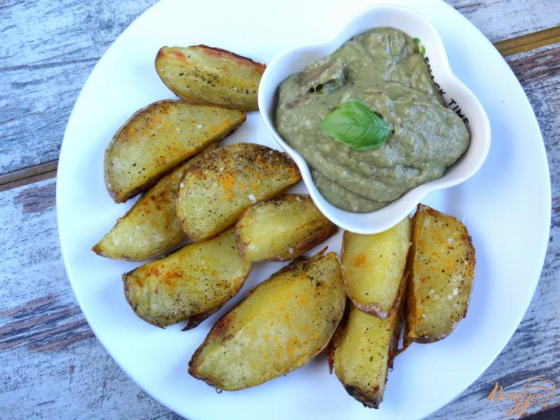 Фото приготовление рецепта: Печеный картофель с соусом из авокадо шаг №8