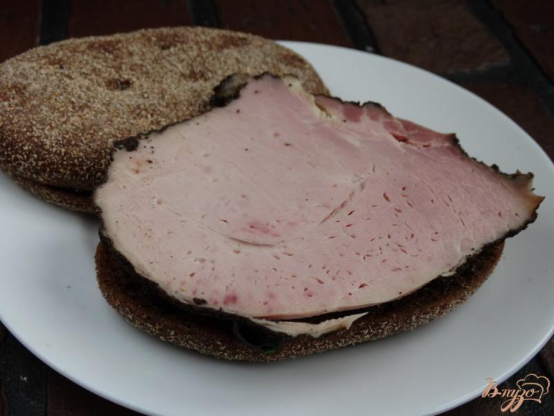 Фото приготовление рецепта: Двойной сандвич с бужениной и томатной сальсой шаг №4