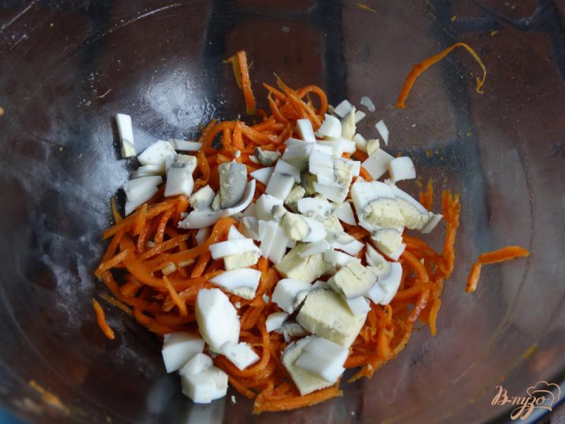 Фото приготовление рецепта: Салат с фасолью и корейской морковью шаг №2
