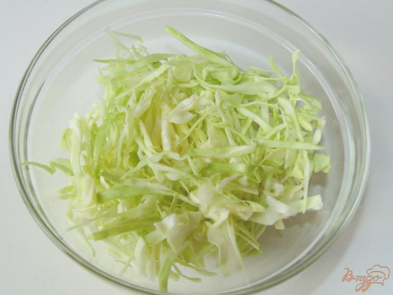Фото приготовление рецепта: Низкокалорийный салат со шпинатом шаг №1