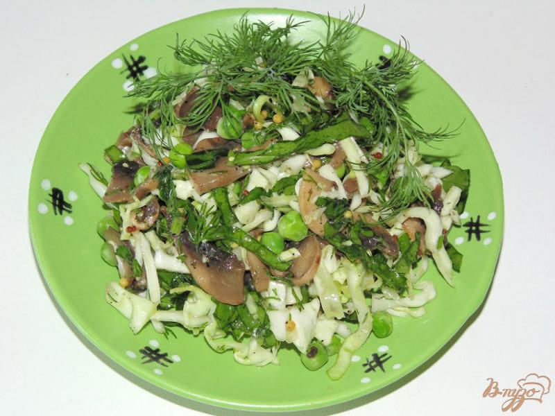 Фото приготовление рецепта: Салат с шампиньонами и шпинатом шаг №6