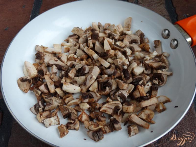 Фото приготовление рецепта: Бублики фаршированные грибами и кукурузой шаг №2