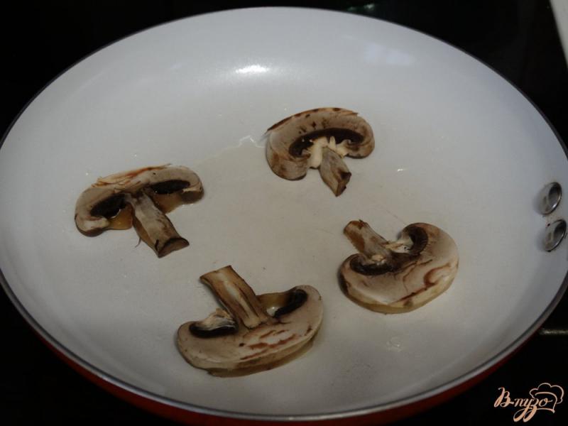 Фото приготовление рецепта: Оладьи из кукурузной каши с грибами шаг №4
