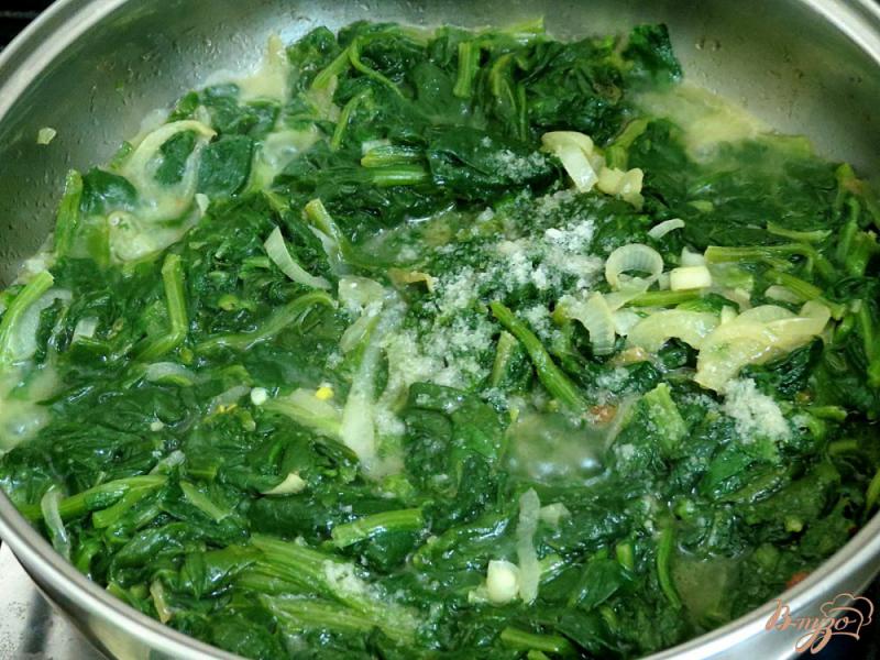 Фото приготовление рецепта: Тушёный шпинат со сметаной. шаг №6