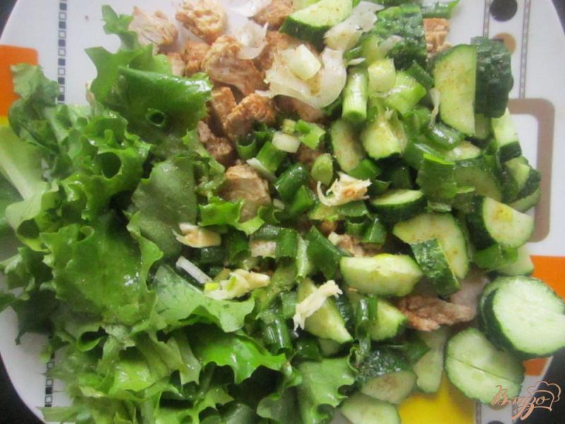 Фото приготовление рецепта: Салат с курицей и зеленью шаг №5