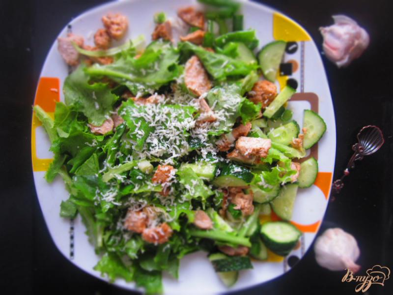 Фото приготовление рецепта: Салат с курицей и зеленью шаг №6
