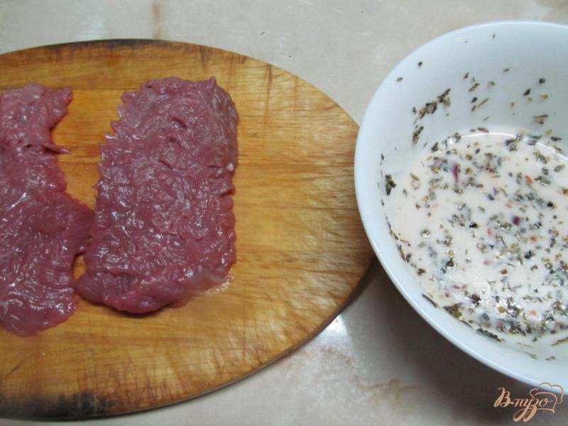 Фото приготовление рецепта: Мясо в сухарях шаг №1