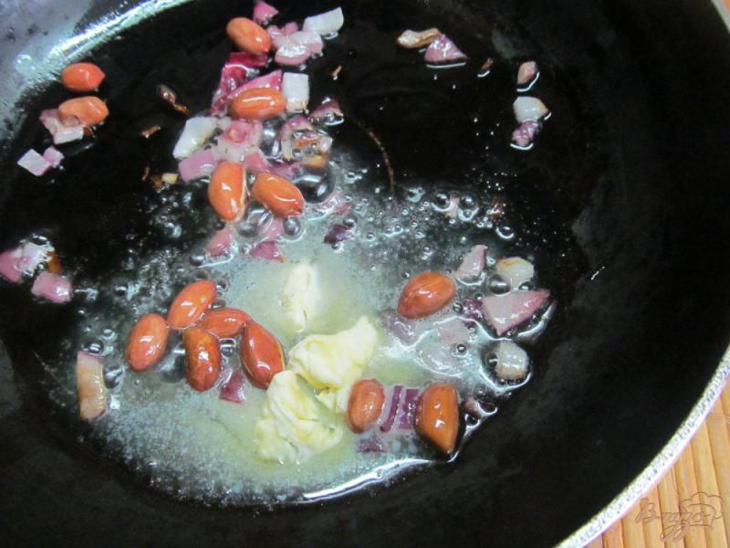 Фото приготовление рецепта: Макароны с арахисом и клюквой шаг №2