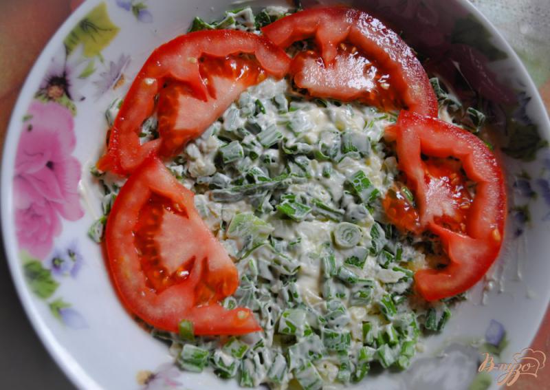Фото приготовление рецепта: Салат с молодым кабачком и помидорами шаг №5
