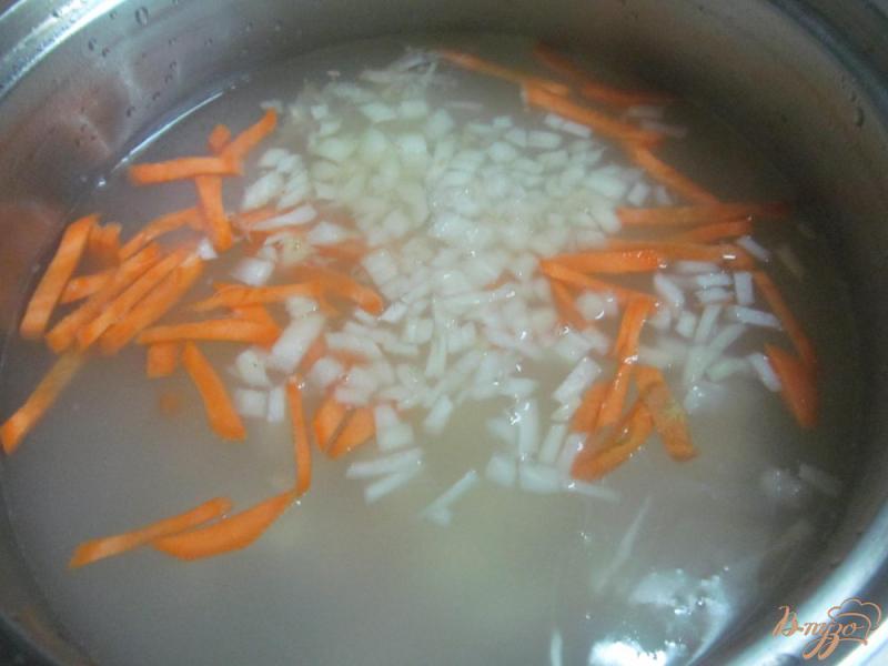 Фото приготовление рецепта: Суп с редисом и молодой капустой шаг №3