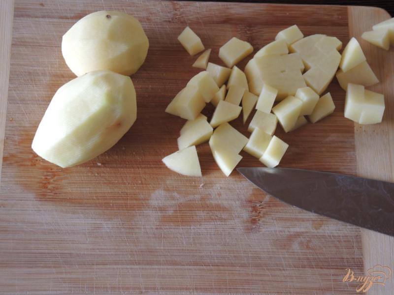 Фото приготовление рецепта: Окрошка с жареной картошкой шаг №2