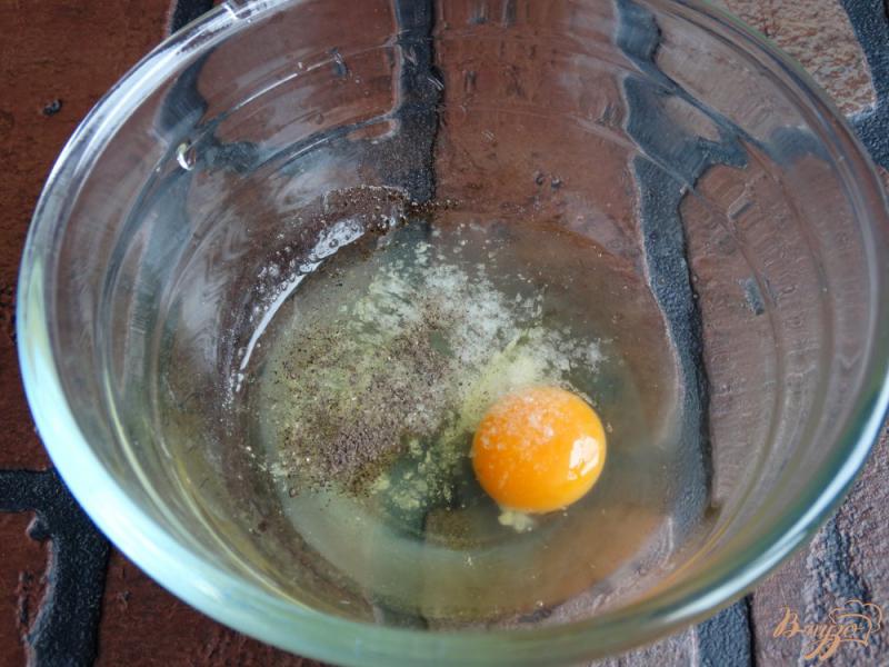Фото приготовление рецепта: Картофельные дольки в яйце с маком шаг №3