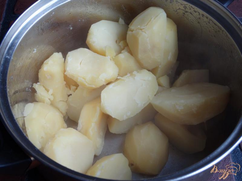 Фото приготовление рецепта: Картофельные дольки в яйце с маком шаг №1