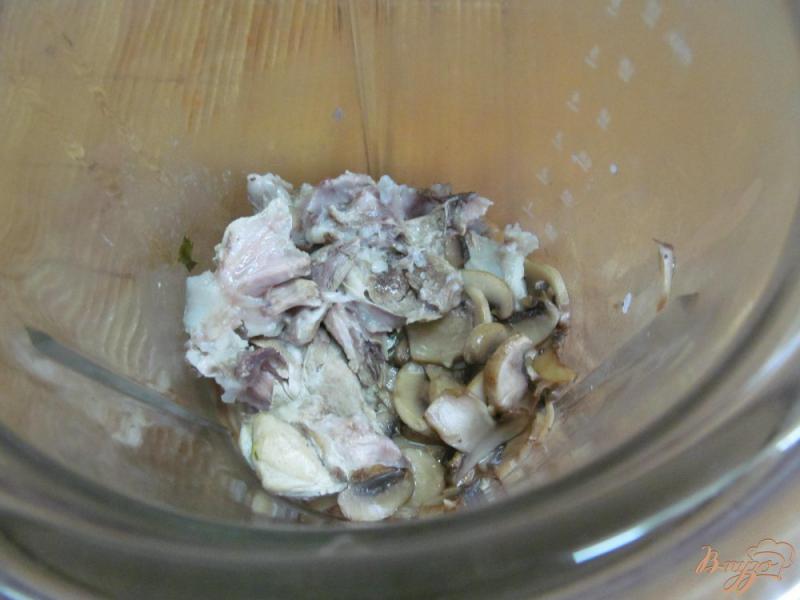 Фото приготовление рецепта: Суп с кислой капустой черносливом и грибами шаг №5
