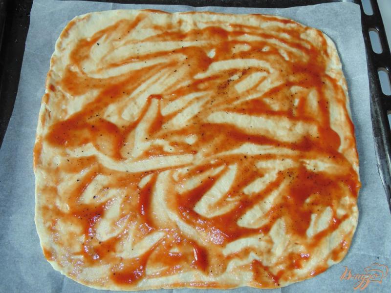 Фото приготовление рецепта: Пицца с ветчиной и помидором шаг №1