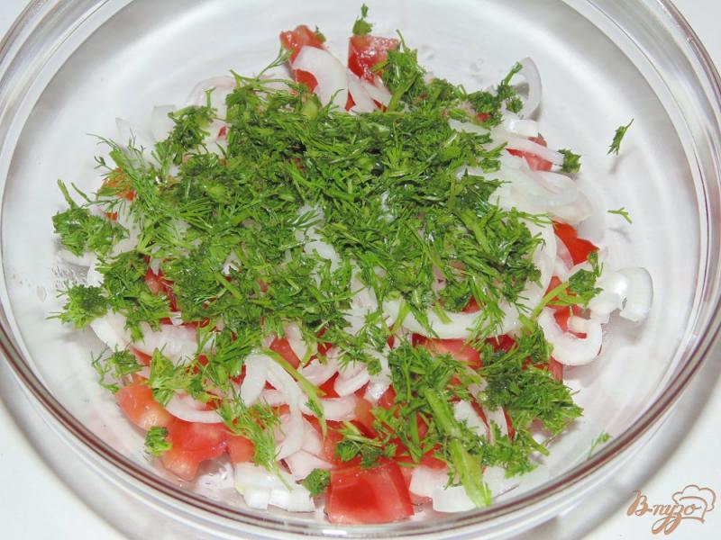 Фото приготовление рецепта: Салат из помидоров с плавленым сыром шаг №3