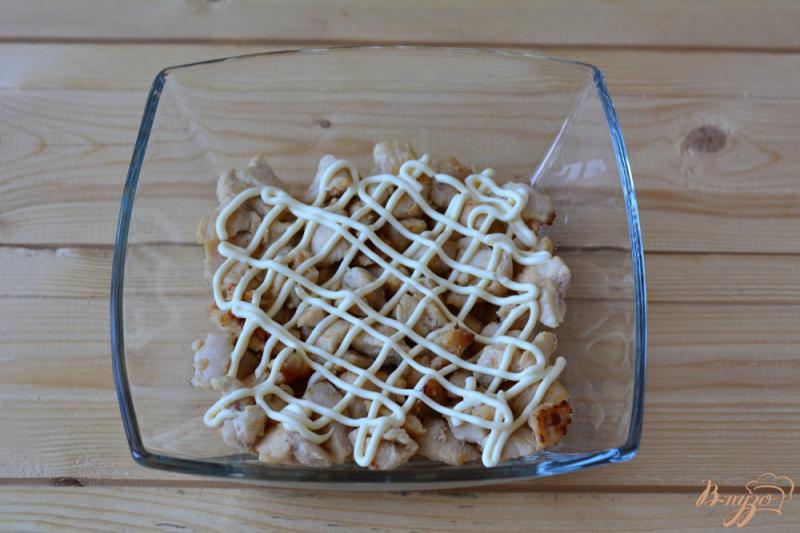 Фото приготовление рецепта: Салат с курицей и грибами шаг №4