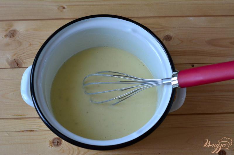 Фото приготовление рецепта: Крем-суп из сельдерея шаг №4