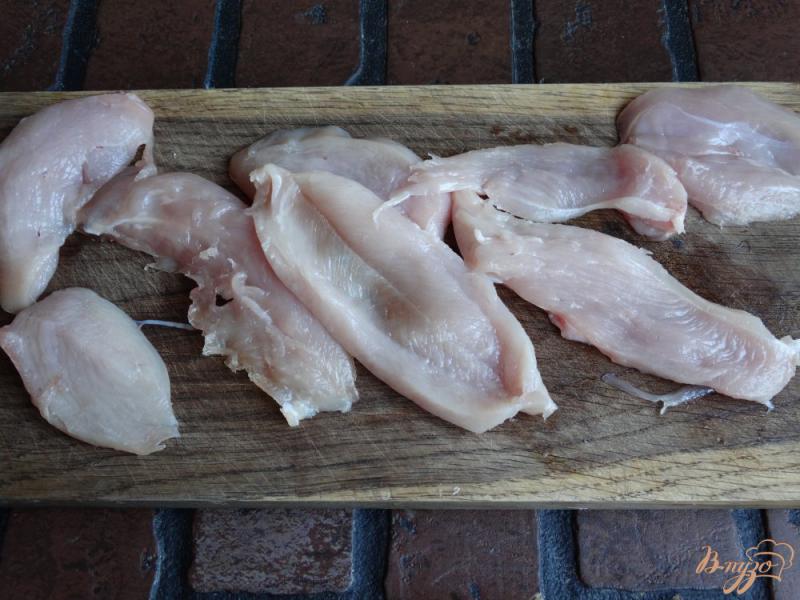 Фото приготовление рецепта: Куриное филе в панировке из кукурузных хлопьев шаг №1