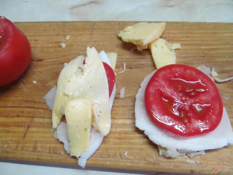 Фото приготовление рецепта: Оладьи фаршированные помидором и бужениной шаг №3