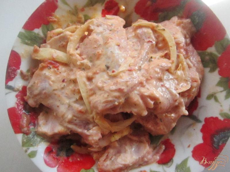Фото приготовление рецепта: Ребра запеченные в остром маринаде с картофелем шаг №3