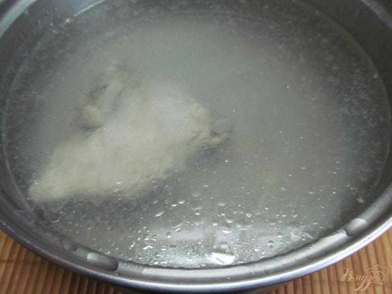 Фото приготовление рецепта: Суп из молодых овощей на курином бульоне с карри шаг №2