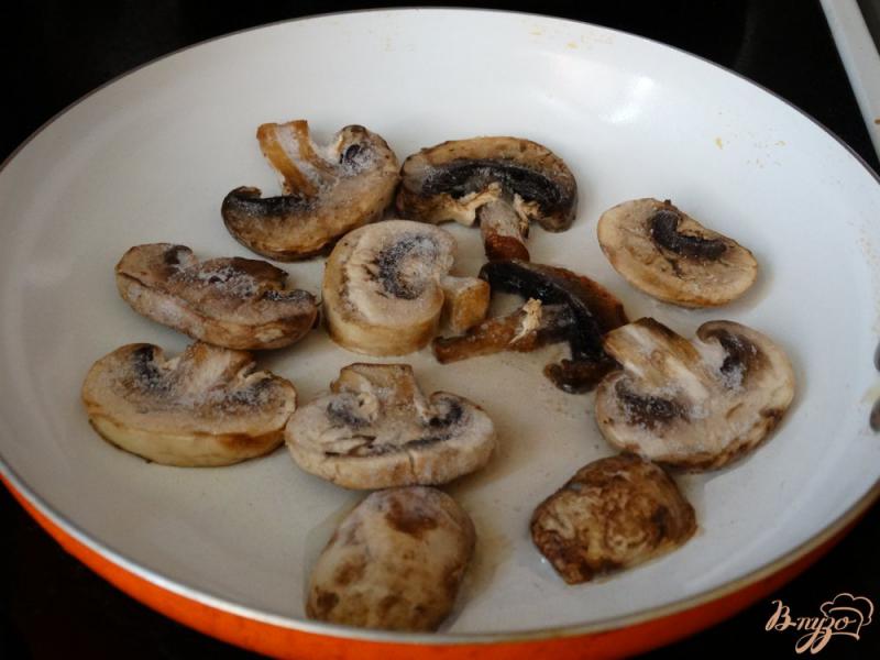 Фото приготовление рецепта: Печеночно-грибные оладьи шаг №1