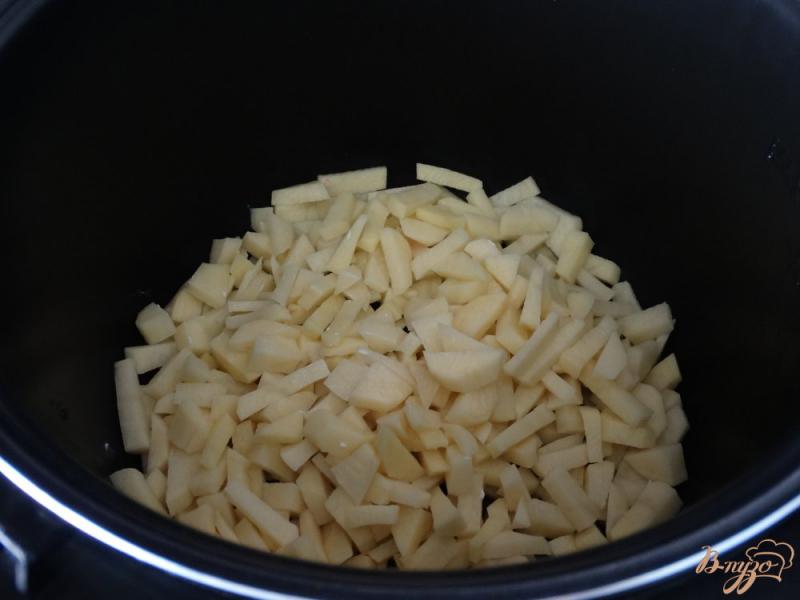 Фото приготовление рецепта: Сырный суп в мультиварке шаг №2