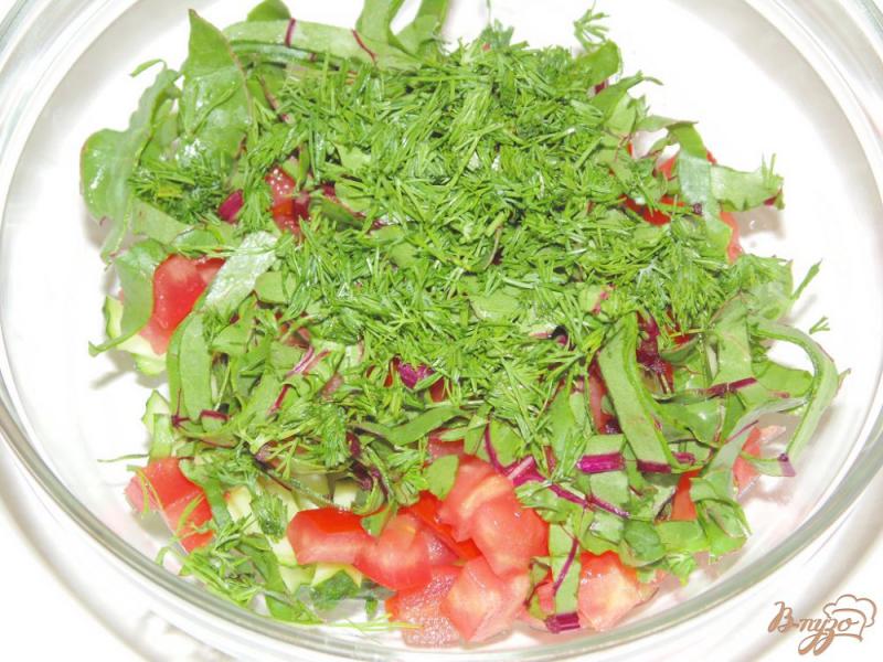 Фото приготовление рецепта: Овощной салат с мангольдом шаг №4