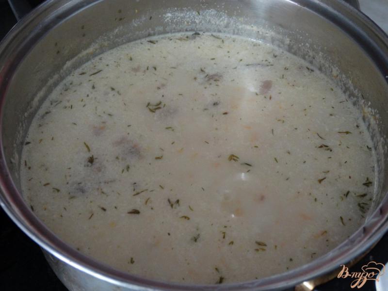 Фото приготовление рецепта: Сырный суп с кабачком и макаронами шаг №8