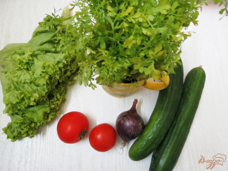 Фото приготовление рецепта: Салат из кресс салата, огурцов и помидоров шаг №1
