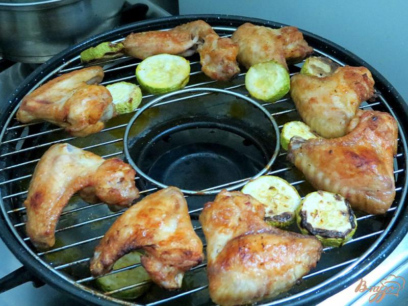 Фото приготовление рецепта: Куриные крылья на сковороде гриль газ шаг №6