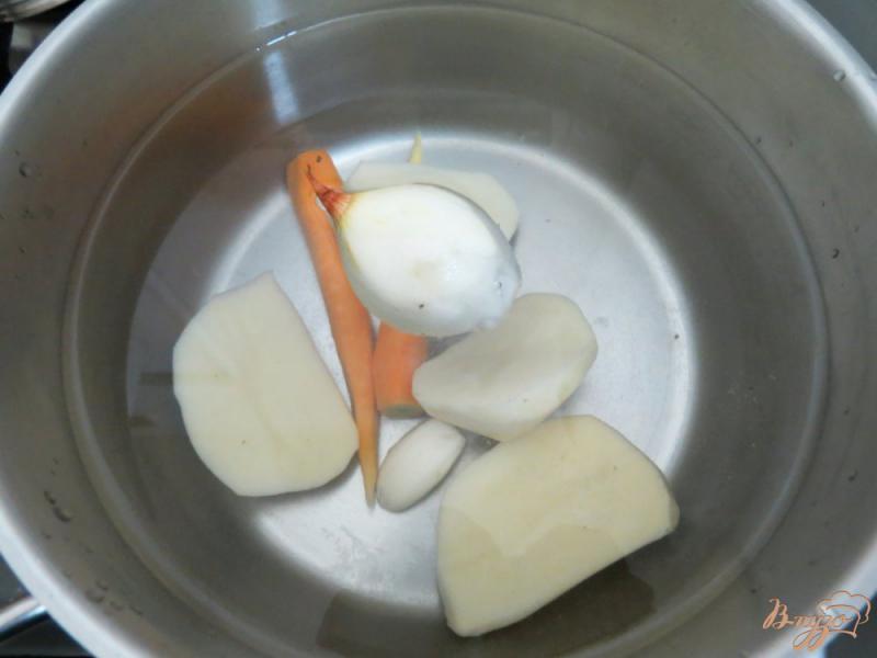 Фото приготовление рецепта: Суп с кабачками с молоком шаг №2