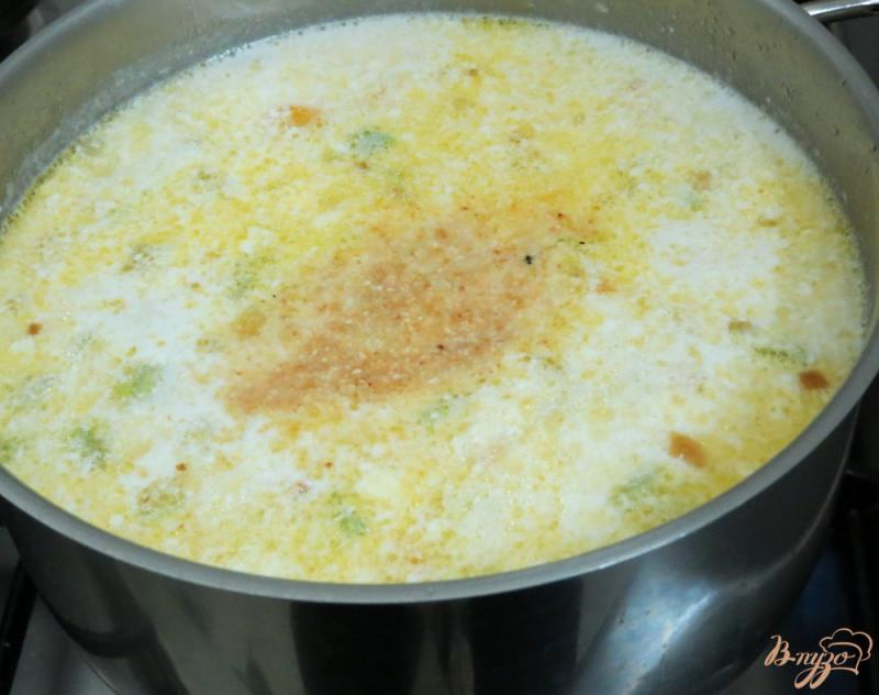 Фото приготовление рецепта: Суп с кабачками с молоком шаг №8