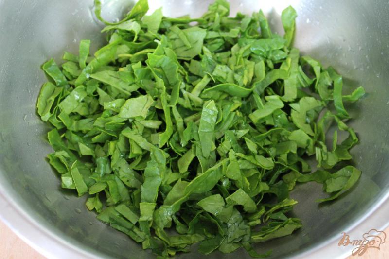 Фото приготовление рецепта: Зеленый салат с сыром сулугуни и яйцом шаг №1