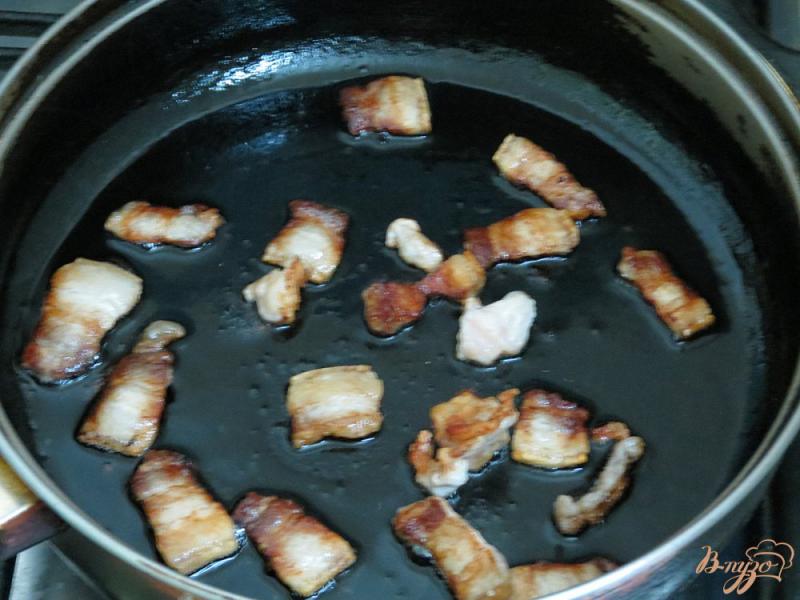 Фото приготовление рецепта: Свинина в луковом соусе шаг №4
