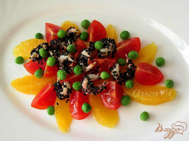 Фото приготовление рецепта: Средиземноморский салат с креветками и апельсинами шаг №3