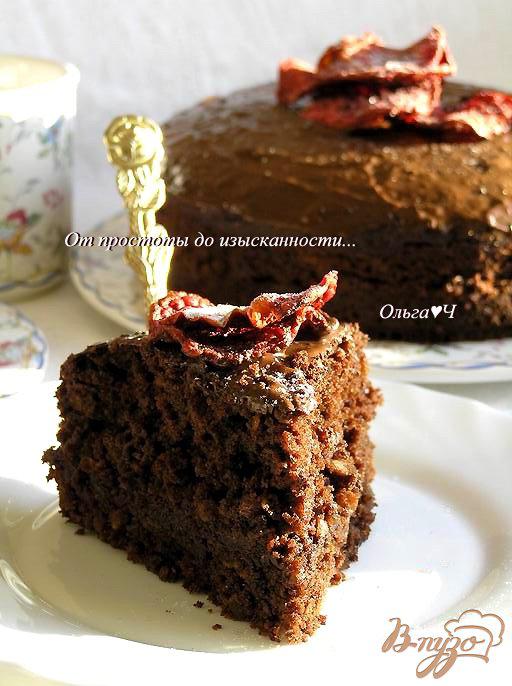 Фото приготовление рецепта: Шоколадный свекольный торт с чипсами шаг №7