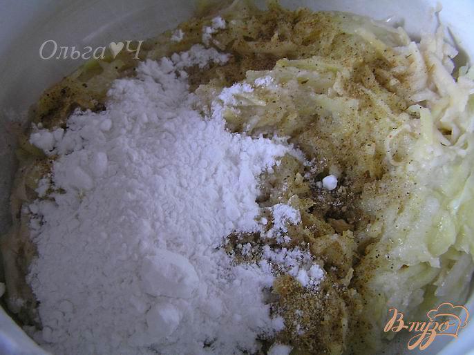 Фото приготовление рецепта: Картофельная запеканка с грибами и зеленым горошком шаг №3