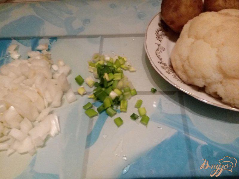 Фото приготовление рецепта: Омлет с цветной капустой, картофелем и брынзой шаг №2