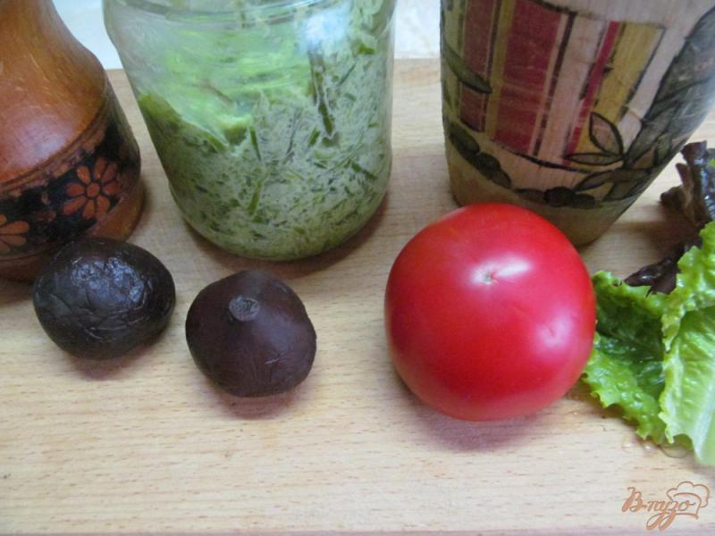 Фото приготовление рецепта: Салат из свеклы с помидором шаг №1