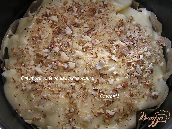 Фото приготовление рецепта: Яблочно-ореховая шарлотка-татен с оливковым маслом шаг №5