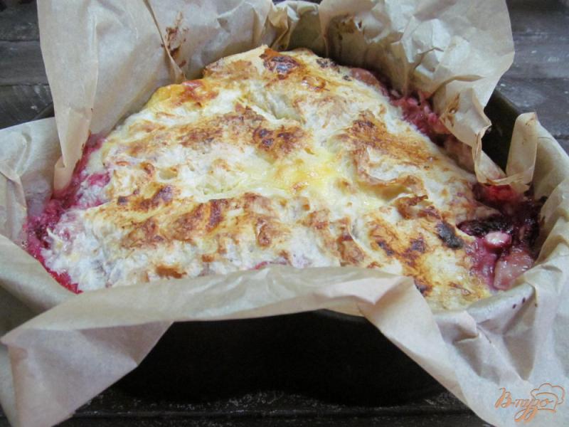 Фото приготовление рецепта: Клубничный пирог в лаваше шаг №8