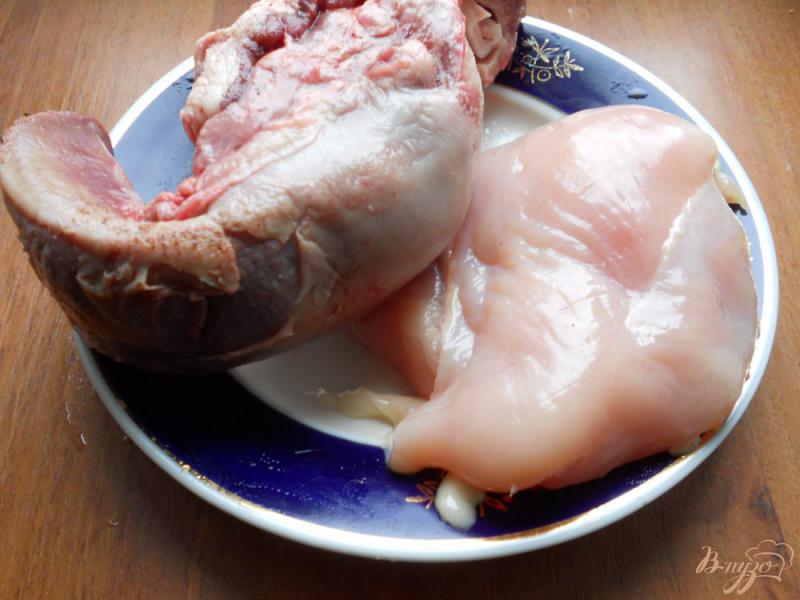 Фото приготовление рецепта: Домашняя колбаса из курицы с языком шаг №2