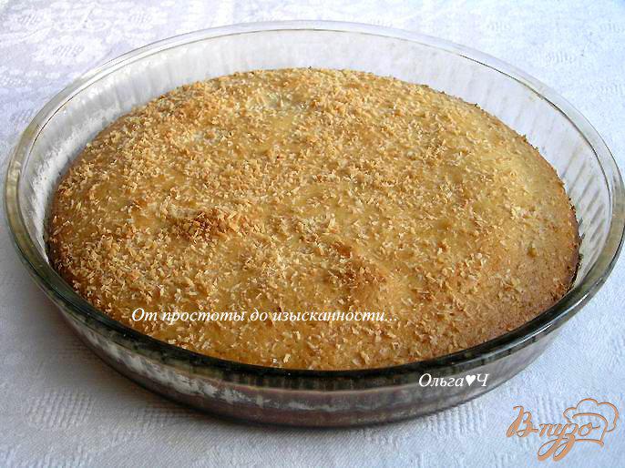 Фото приготовление рецепта: Йогуртовый пирог с кокосовой стружкой шаг №6