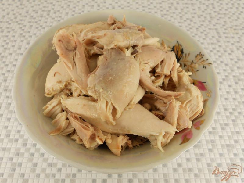 Фото приготовление рецепта: Заливное из курицы в мультиварке шаг №4