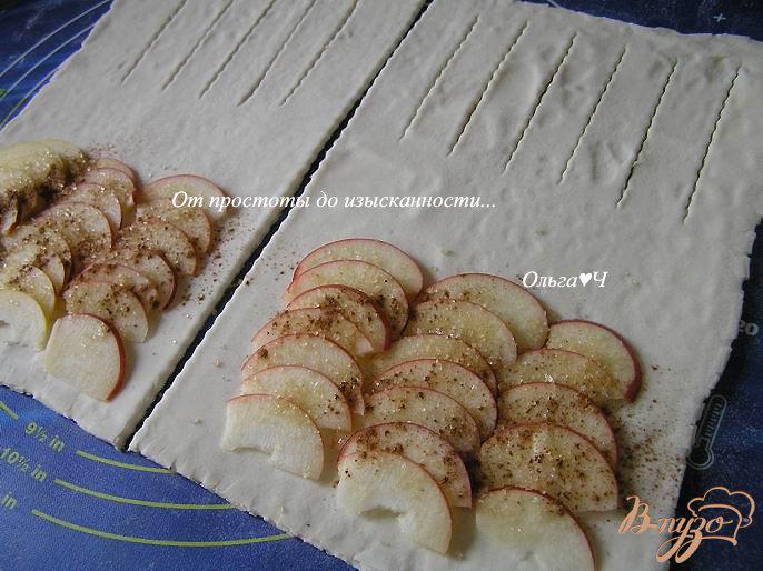 Фото приготовление рецепта: «Жалюзи» с яблоками и корицей шаг №2