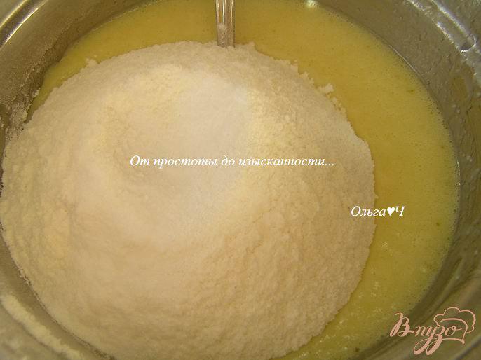 Фото приготовление рецепта: Пирог с яблоками и творогом на оливковом масле шаг №3