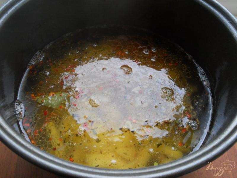 Фото приготовление рецепта: Куриный суп с гречкой в мультиварке шаг №3