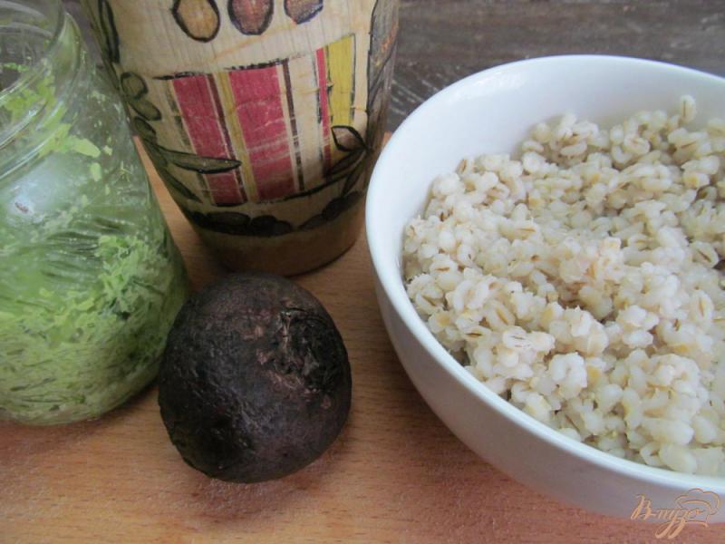 Фото приготовление рецепта: Свекольный салат с перловой крупой шаг №1
